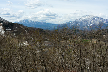 春の黒姫山と妙高山
