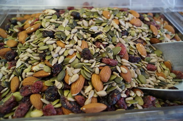 Mezcla de frutos secos a la venta a granel