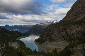 Fototapeta na wymiar Disgrazia peak and Gera lake
