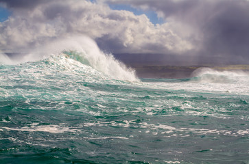 Fototapeta premium Breaking Ocean waves view Landscape