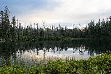 Obraz premium Hidden Lake Sunsets