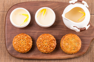 Obraz na płótnie Canvas Chinese traditional food - moon cake
