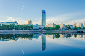 Obraz premium Yekaterinburg.Russia.View of the city pond and the city center.