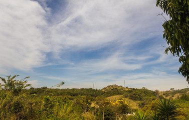 paisagem com céu azul 