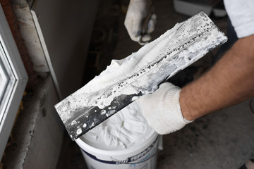 Home repair. Putty walls in the apartment.