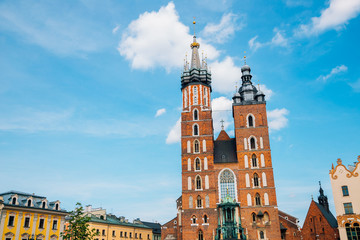 Fototapeta na wymiar St. Mary's Basilica at Main Market Square (Rynek Glowny) in Krakow, Poland