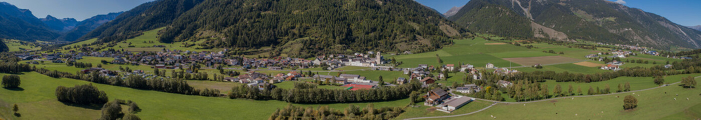 Fototapeta na wymiar Panorama Müstair in Graubünden