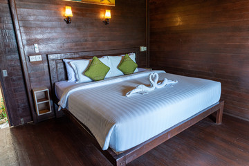 a cheap and clean hotel room in bali © peter