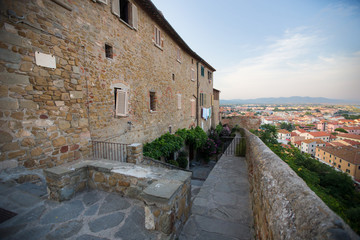 Obraz premium Castle in Castigliano Della Pescaia, Italy, view to the town