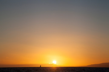 Atardecer sobre el mar en Santa Mónica