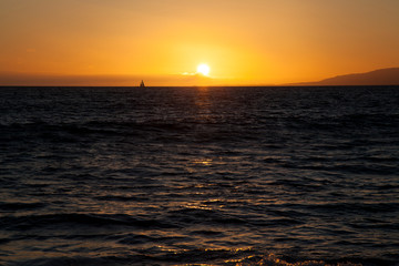 Atardecer sobre el mar en Santa Mónica