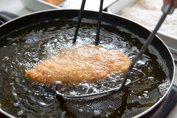 とんかつ調理風景