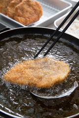 とんかつ調理風景