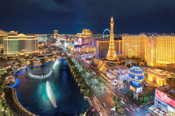 Vue aérienne du Strip de Las Vegas la nuit