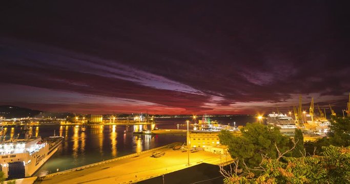 Timelapse del tramonto sul porto di Ancona con Amerigo Vespucci sullo sfondo