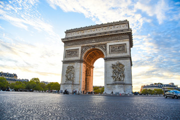 Fototapeta na wymiar arch the triomphe in paris