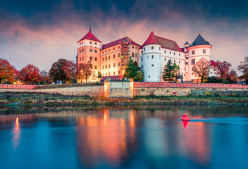 Obraz premium Impressive sunrise view of Hartenfels castle. Splendid morning view of Torgau town on the banks of the Elbe in northwestern Saxony, Germany. Traveling concept background.