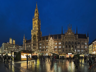 Fototapeta na wymiar Munich, Germany. Panoramic view of the city's main Christmas market on the Marienplatz square in front of the New Town Hall in twilight.