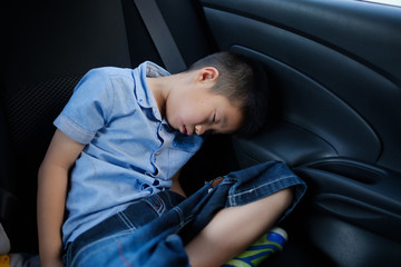 kid sleep on car, child feel sick, sleep on car seat