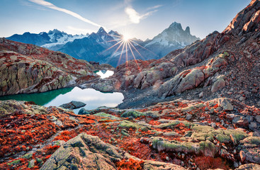 Imponujący widok na jezioro Lac Blanc z Mont Blanc - obrazy, fototapety, plakaty