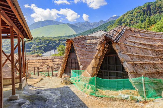 湯の花小屋 の画像 447 件の Stock 写真 ベクターおよびビデオ Adobe Stock