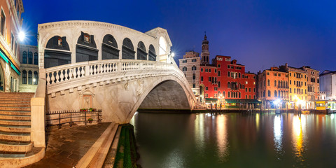 Fototapeta na wymiar The Rialto Bridge, Venice, Italy