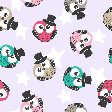 Seamless pattern with cute cartoon owls in hats.