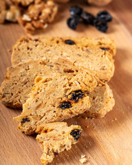 Crispy cookies with raisins