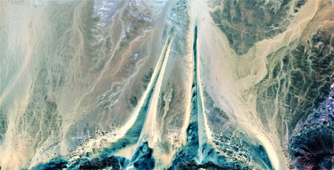 Freeze tag, tribute to Pollock, abstract photography of the deserts of Africa from the air, aerial view, abstract expressionism, contemporary photographic art, abstract naturalism,