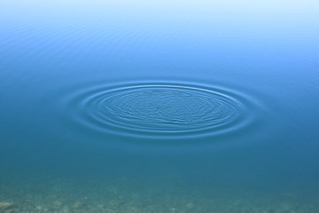 Fototapeta premium blue water rings, Circle reflections