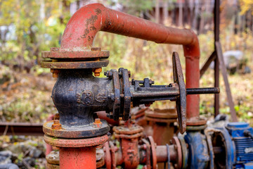 Fototapeta na wymiar old pumping station, pumping, pump, hydrant