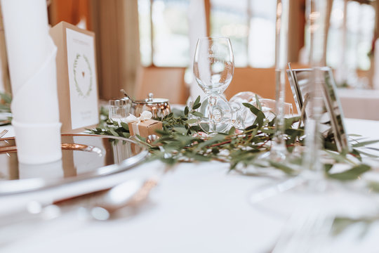 Tischdeko Hochzeit Eukalyptus  grün und weiß