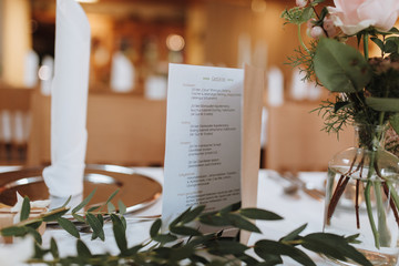 Tischdeko Hochzeit Eukalyptus  grün und weiß
