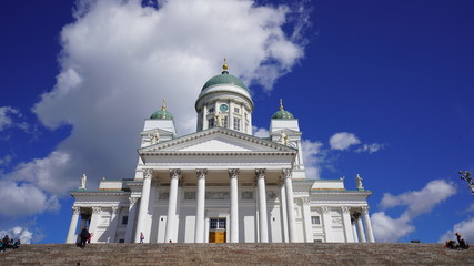 ヘルシンキ大聖堂の正面と青空
