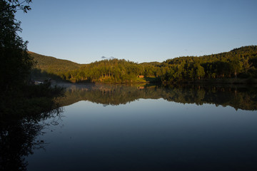 Fototapeta na wymiar Lake in Pluradalen, Norway