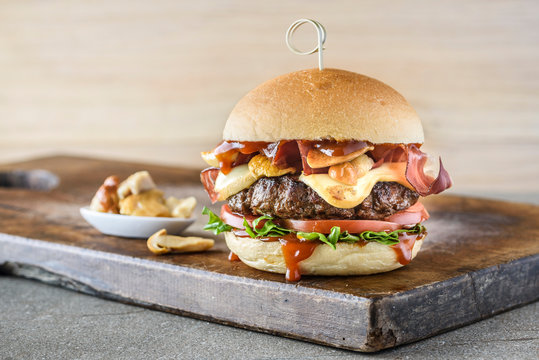 scamorza bacon burger