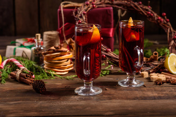 Obraz na płótnie Canvas Christmas hot mulled wine with cinnamon cardamom and anise on wooden background