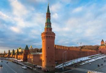 Obraz premium Moscow river and Kremlin embankment at winter