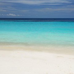 Fototapeta na wymiar Ocean background with white beach sand