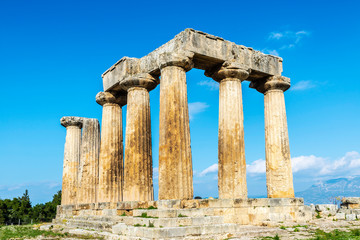 Fototapeta premium Temple of Apollo in ancient Corinth, Greece