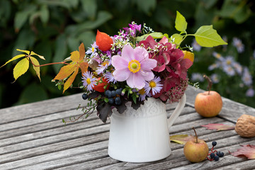 Herbst-Blumenstrauß in Pink