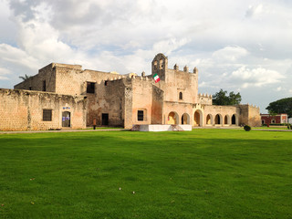 Fototapeta na wymiar Convent of Sisal in the magic town of Izamal, Mexico