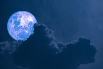 super blood Beaver Moon back dark heap cloud on the night sky