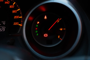fill the gas car tank