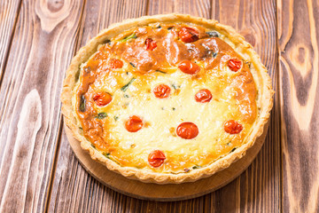 Spinach Quiche lorraine with tomatoes