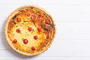 Spinach Quiche lorraine with tomatoes
