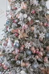 Obraz premium christmas tree with handmade stylish decorations 
