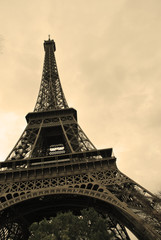 eiffel tower in paris