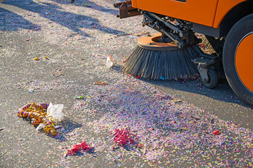 Strassenreinigung nach Fasnachtsumzug, Luzern, Schweiz © tauav