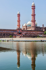 Fototapeta na wymiar Taj-ul-Masajid the largest mosque in India. Bhopal, India